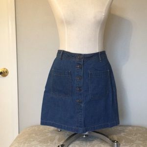 Old Navy button fly denim skirt. Never worn.
